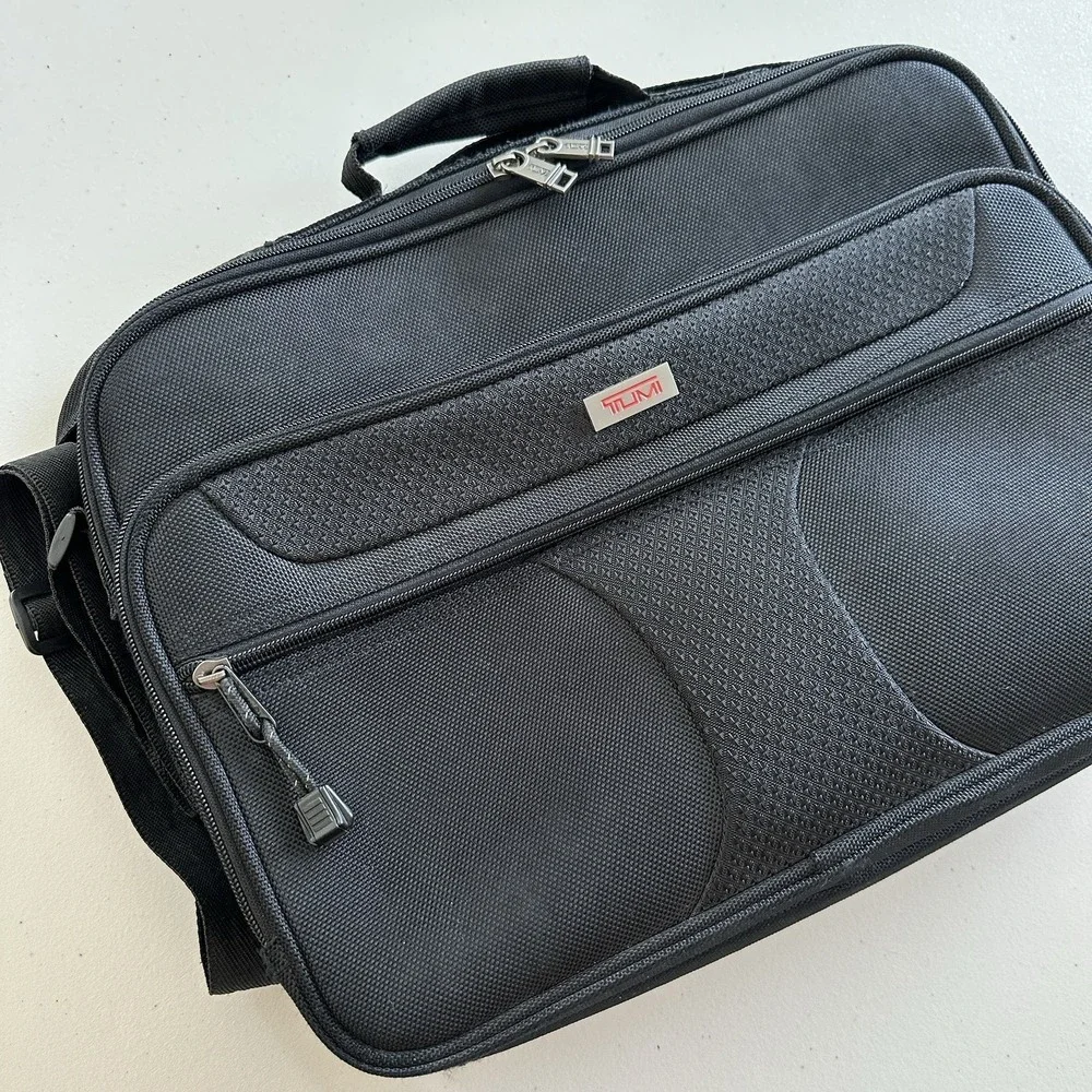 Tumi dimensions 15